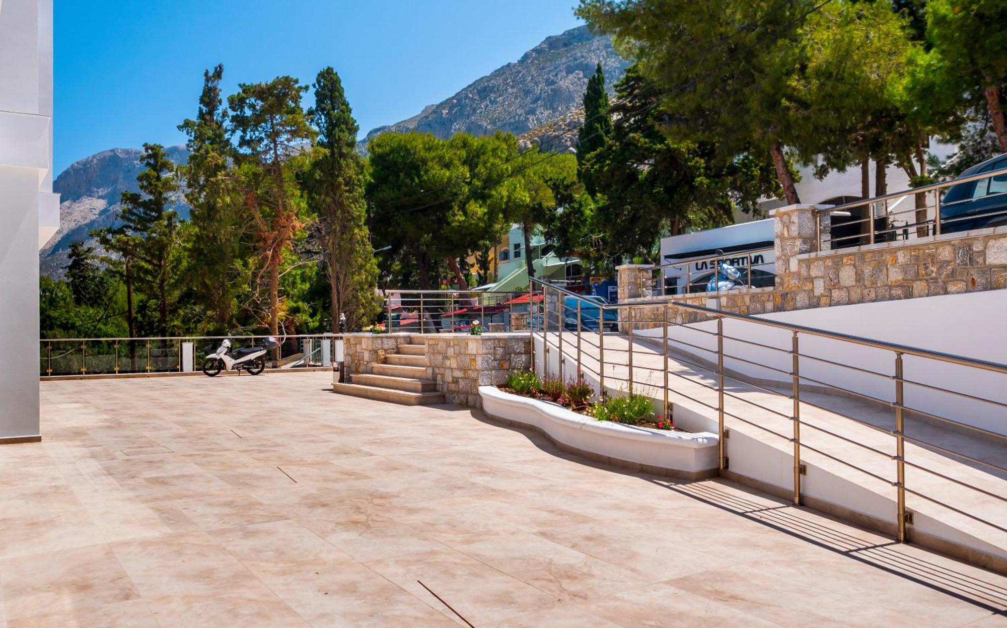Plaza Hotel Masouri Exteriör bild